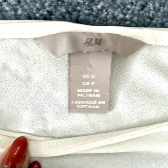 H&M Puff Sleeve Blouse White - Size Small - Picture 5 of 11